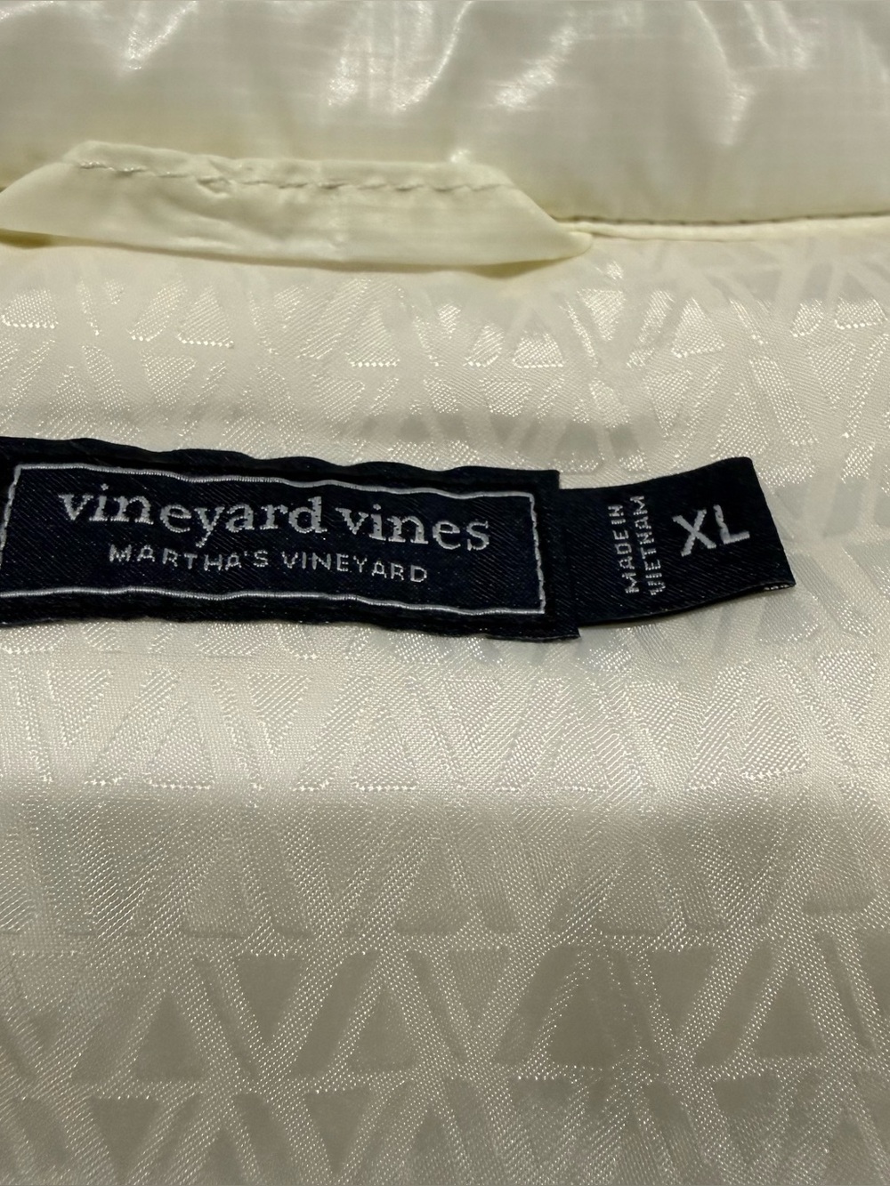 Vineyard Vines Women’s Puffer Vest in Cream Color - Picture 5 of 6